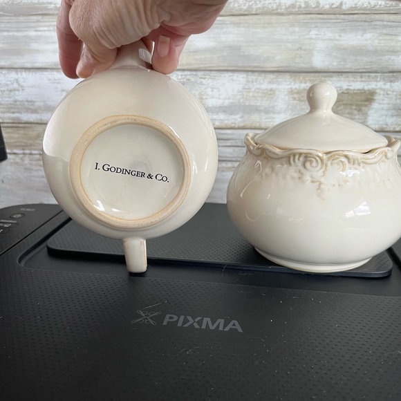 I. Godinger & Co Creamer And Sugar Bowl - Off White & Tan Embossed Design - Picture 3 of 6